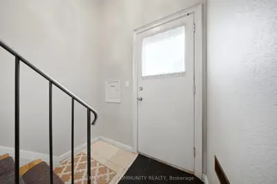 10 Tinder Crescent Lower 1, Toronto, On M4a 1l3