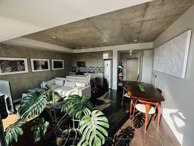 111 Bathurst Street 605, Toronto, On M5v 0m9