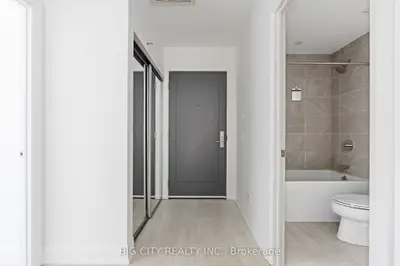 33 Frederick Todd Way 605, Toronto, On M4g 0c9