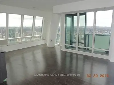 8 The Esplanade 5007, Toronto, On M5e 0a6