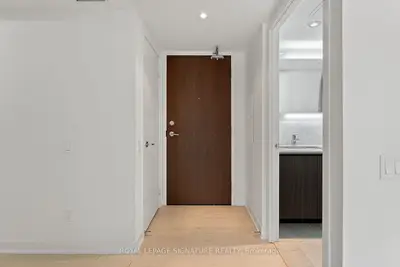 80 Queens Wharf Road 508, Toronto, On M5v 0j3