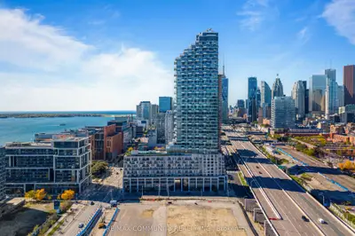 16 Bonnycastle Street 2102, Toronto, On M5a 0c9