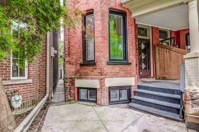 10 Fennings Street 1, Toronto, On M6j 3b8