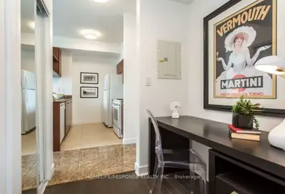 9 Spadina Avenue 706, Toronto, On M5v 3v5