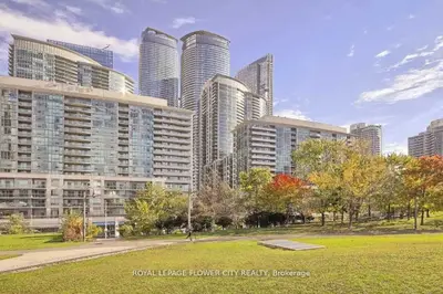 12 York Street 901, Toronto, On M5j 0a9