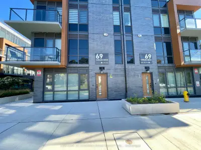 69 Curlew Drive 117, Toronto, On M3a 0b4