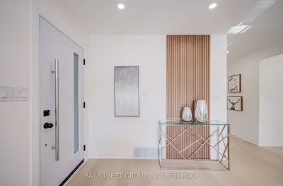 60 Warner Avenue, Toronto, On M4a 1z4