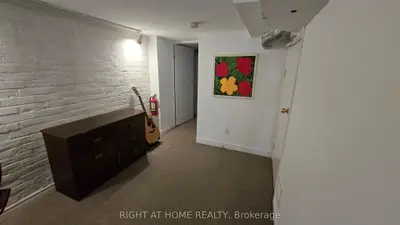 261 Grace Street, Toronto, On M6g 3a7
