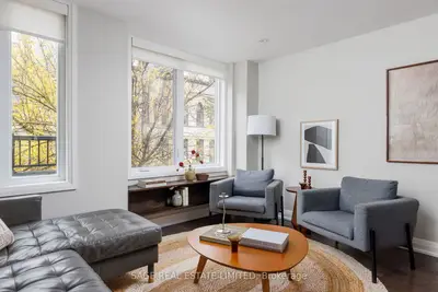 140 Bathurst Street Th06, Toronto, On M5v 3n8