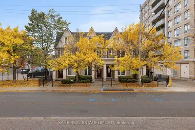 140 Bathurst Street Th06, Toronto, On M5v 3n8