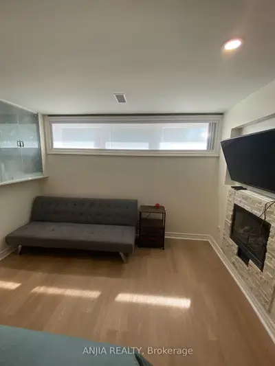 86 Santa Barbara Road, Toronto, On M2n 2c2
