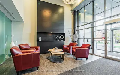 120 Dallimore Circle 827, Toronto, On M3c 4j1