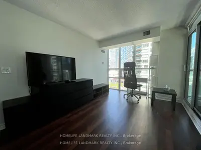19 Grand Trunk Crescent 1706, Toronto, On M5j 3a3