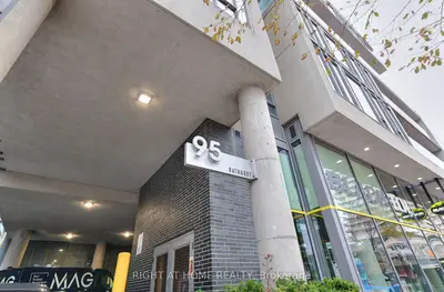 95 Bathurst Street 422, Toronto, On M5v 0h7