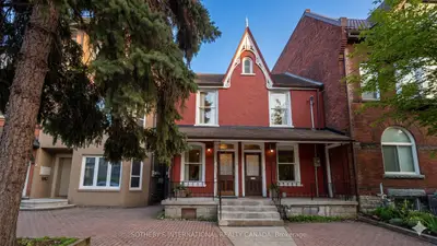 11 D'arcy Street, Toronto, On M5t 1j8