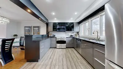 4 Dove Hawk Way, Toronto, On M2r 3m2