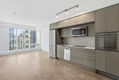 10 York Street 2004, Toronto, On M5j 0e1