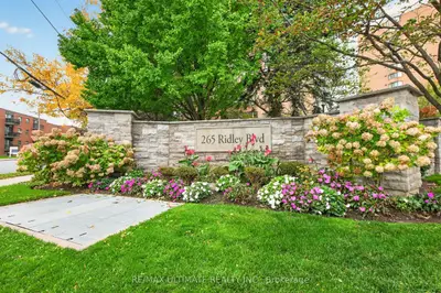 265 Ridley Boulevard 1605, Toronto, On M5m 4n8