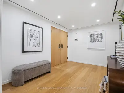 1166 Bay Street 1002, Toronto, On M5s 2x8