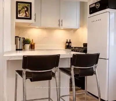 98 Vaughan Road 203, Toronto, On M6c 2m1