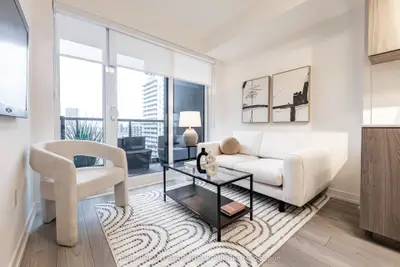 223 Redpath Avenue 1607, Toronto, On M4p 0e8