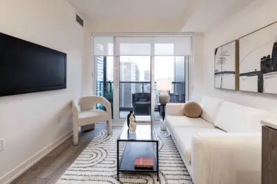223 Redpath Avenue 1607, Toronto, On M4p 0e8