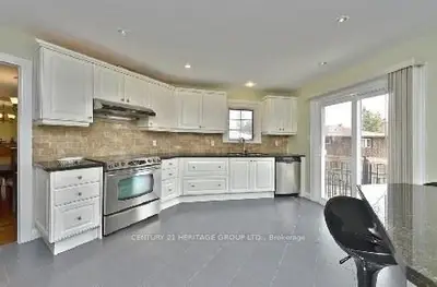 134 Mossgrove Trail, Toronto, On M2l 2w5