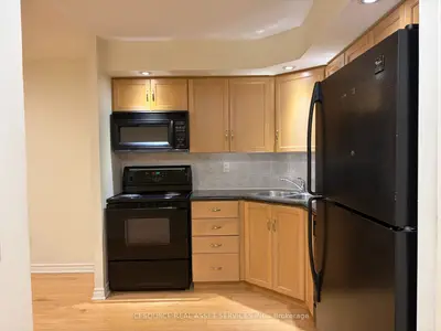250 Wellington Street W 1445, Toronto, On M5v 3p6