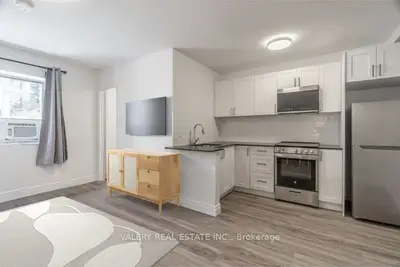 608 Church Street B8, Toronto, On M4y 2e7