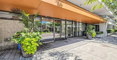 111 Elizabeth Street 111, Toronto, On M5g 1p7