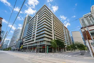111 Elizabeth Street 111, Toronto, On M5g 1p7