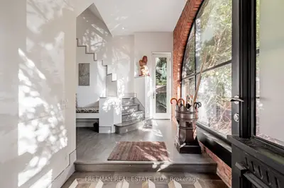 21 Howland Avenue Upper, Toronto, On M5r 3b2