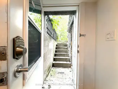 488 Lansdowne Avenue Lower, Toronto, On M6h 3y3
