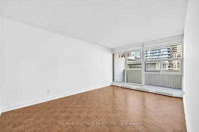 33 Isabella Street 1108, Toronto, On M4y 2p7
