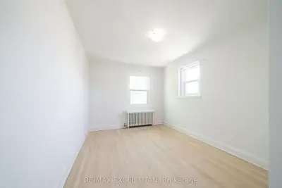 1 Mallory Gardens 43, Toronto, On M4v 2a6