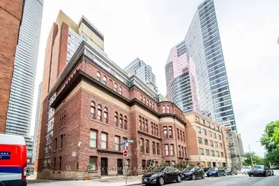 11 St Joseph Street 401, Toronto, On M4y 3g4