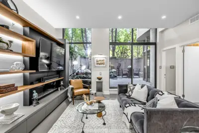 1177 Yonge Street 105, Toronto, On M4t 2y4