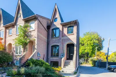 16 St. James Court, Toronto, On M4x 1x4