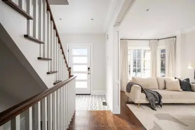 44 Donlea Drive, Toronto, On M4g 2m4