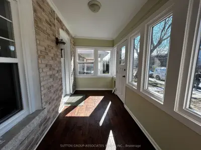 129 Kenwood Avenue, Toronto, On M6c 2s4