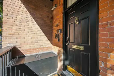 489 Ontario Street, Toronto, On M4x 1m8