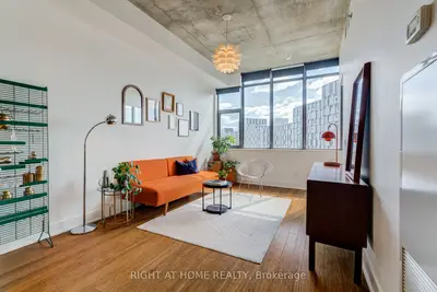 90 Trinity Street 805, Toronto, On M5a 0e4