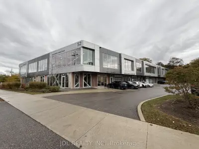 52 Scarsdale Road 110, Toronto, On M3b 2r7