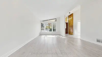 52 Dukinfield Crescent, Toronto, On M3a 2s1