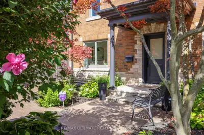 10 Field Avenue, Toronto, On M4g 1y6