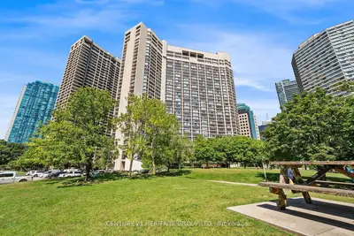 33 Harbour Square 1822, Toronto, On M5j 2g2