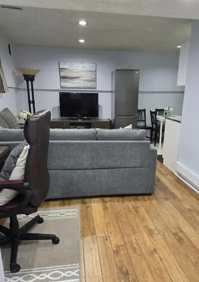 6 Blairville Road Lower, Toronto, On M3h 5y5