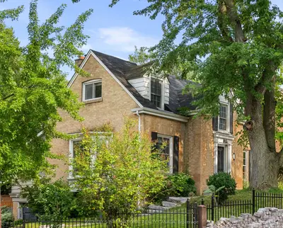 29 Highbourne Avenue, Toronto, On M5p 2j1