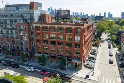 559-563 College Street, Toronto, On M6g 1a9
