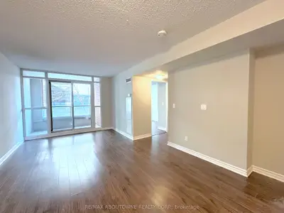 45 Lisgar Street 218, Toronto, On M6j 0b8